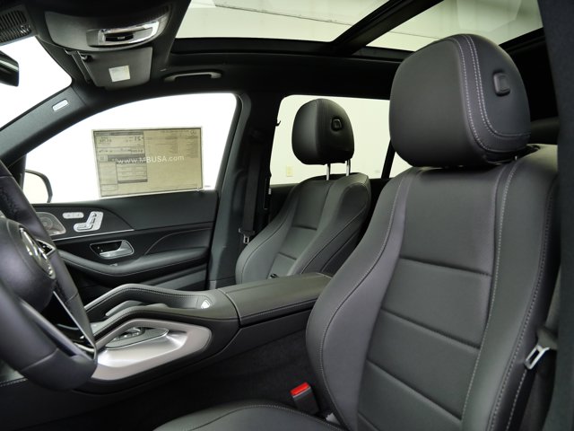 Vehicle image 8 of 16