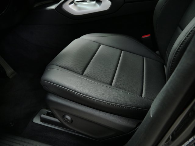 Vehicle image 14 of 16
