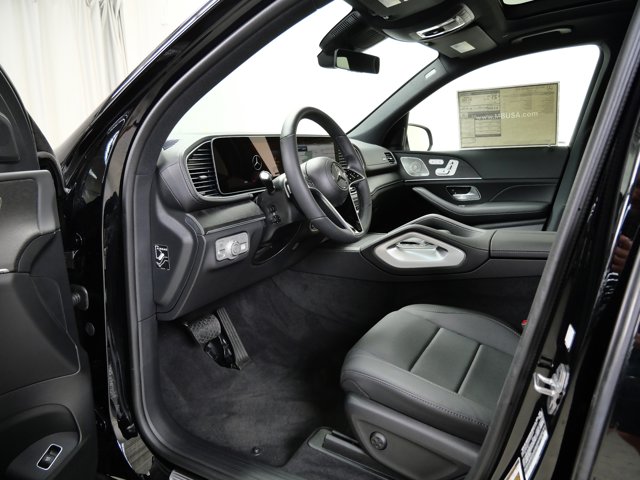 Vehicle image 10 of 16