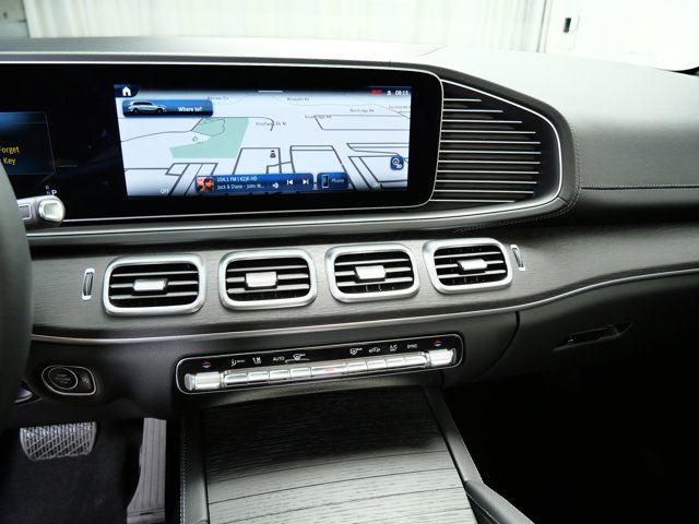 Vehicle image 13 of 16