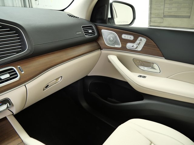 Vehicle image 11 of 14