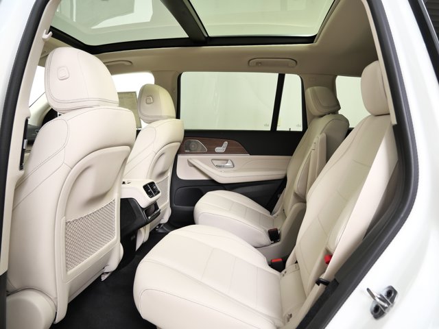 Vehicle image 8 of 14