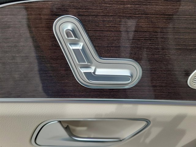 Vehicle image 17 of 46