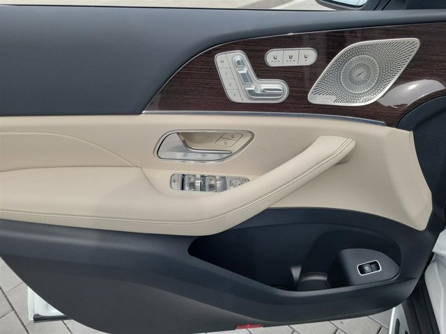 Vehicle image 26 of 46