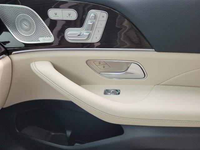 Vehicle image 35 of 46