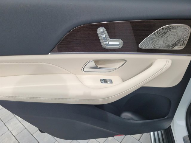 Vehicle image 16 of 46