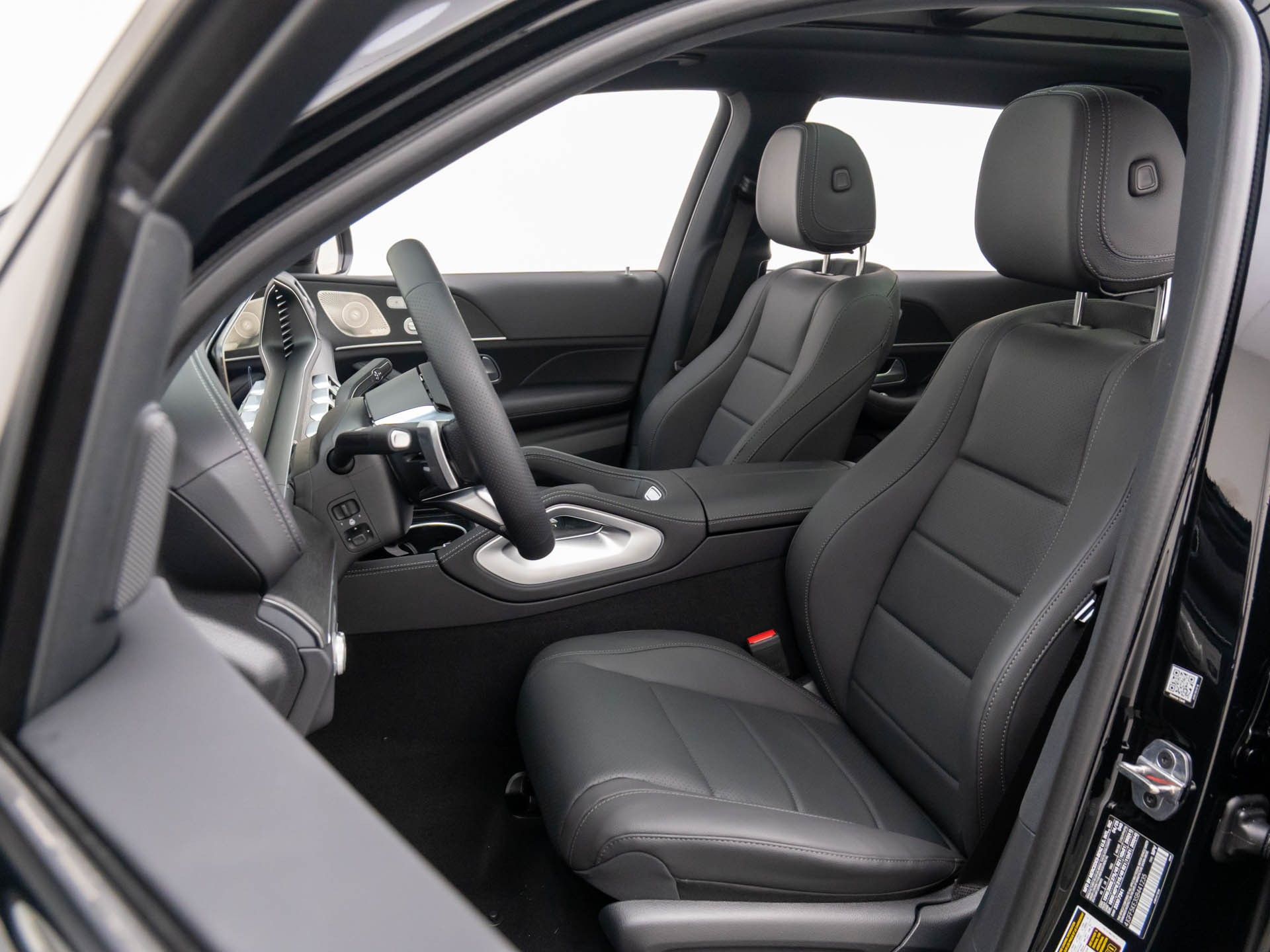 Vehicle image 18 of 39