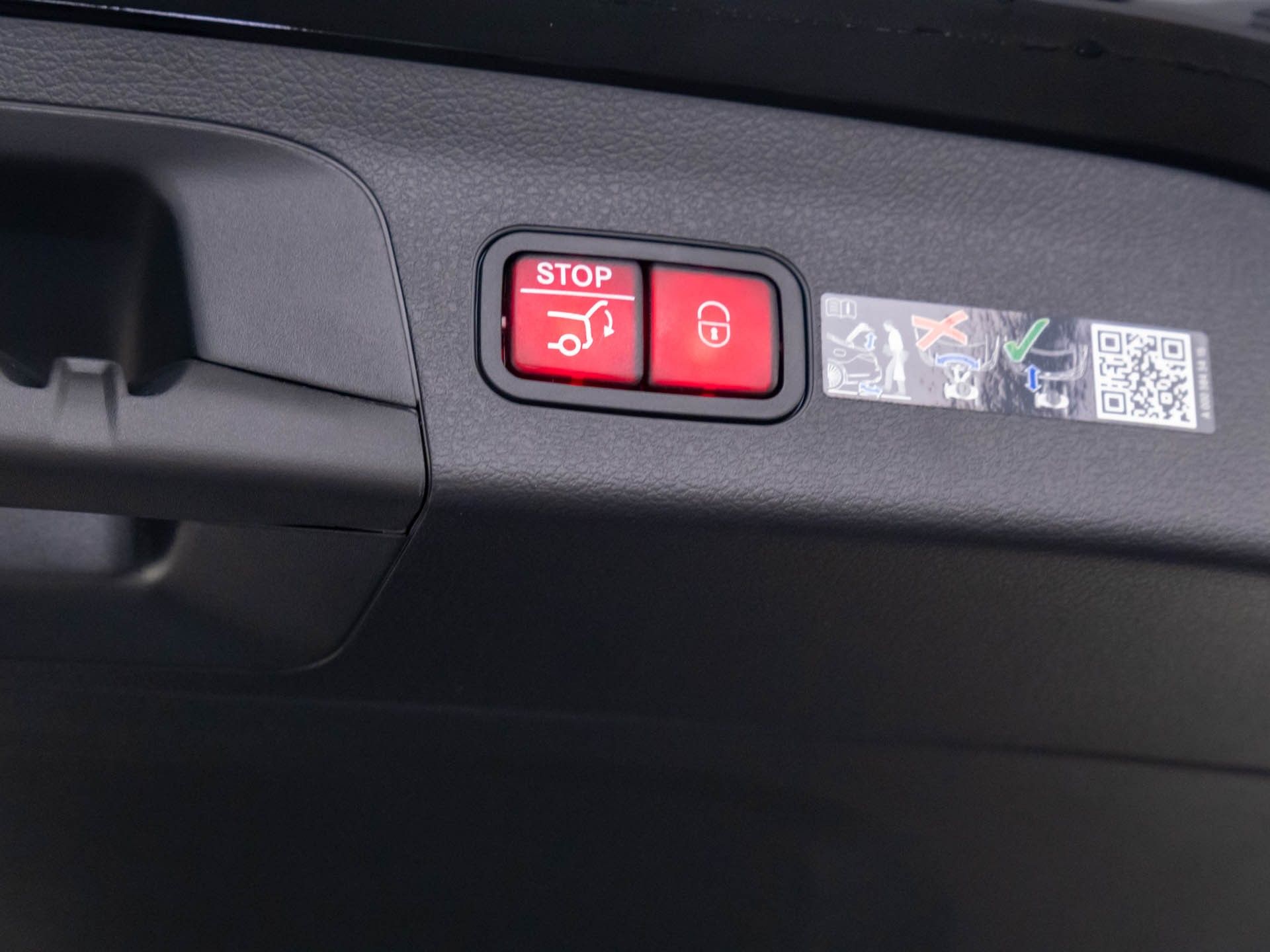 Vehicle image 33 of 39