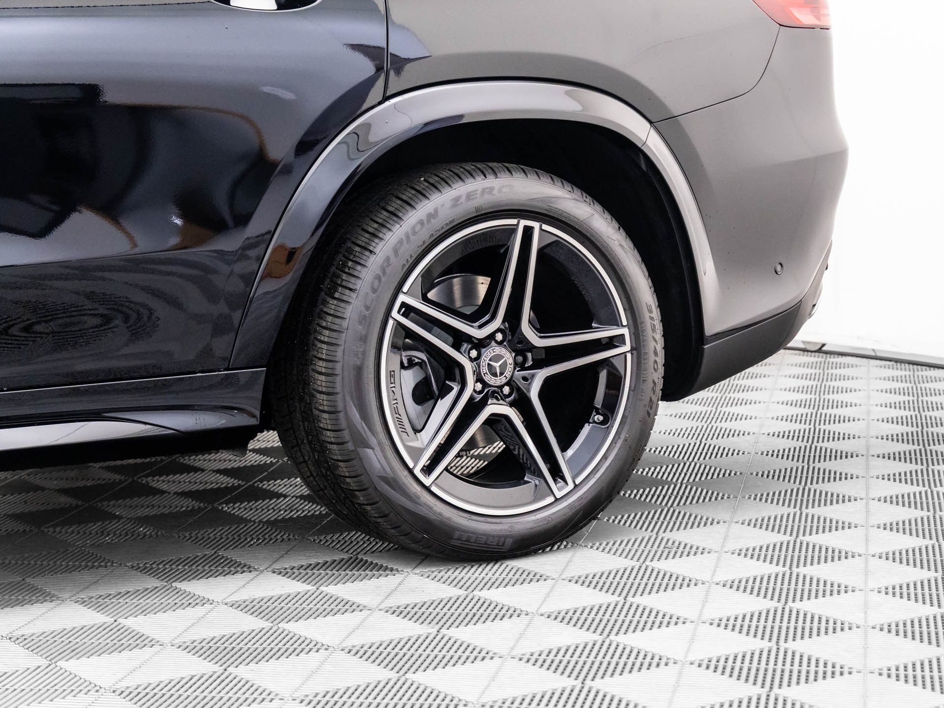 Vehicle image 34 of 39