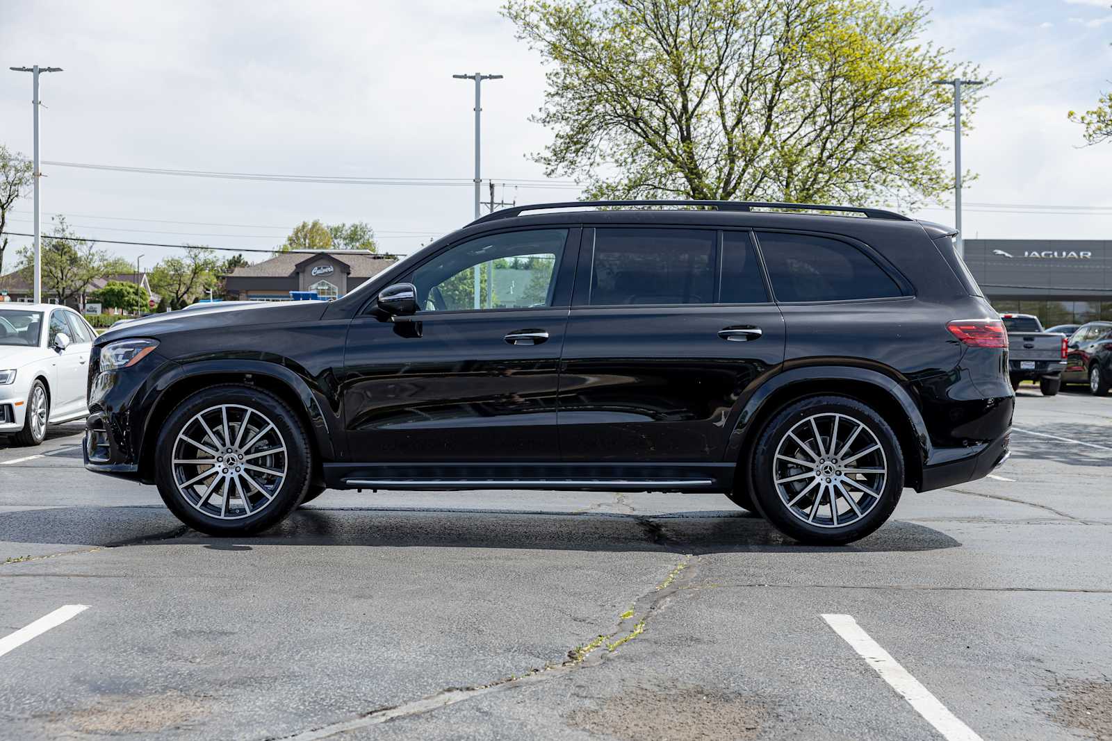 Vehicle image 4 of 31