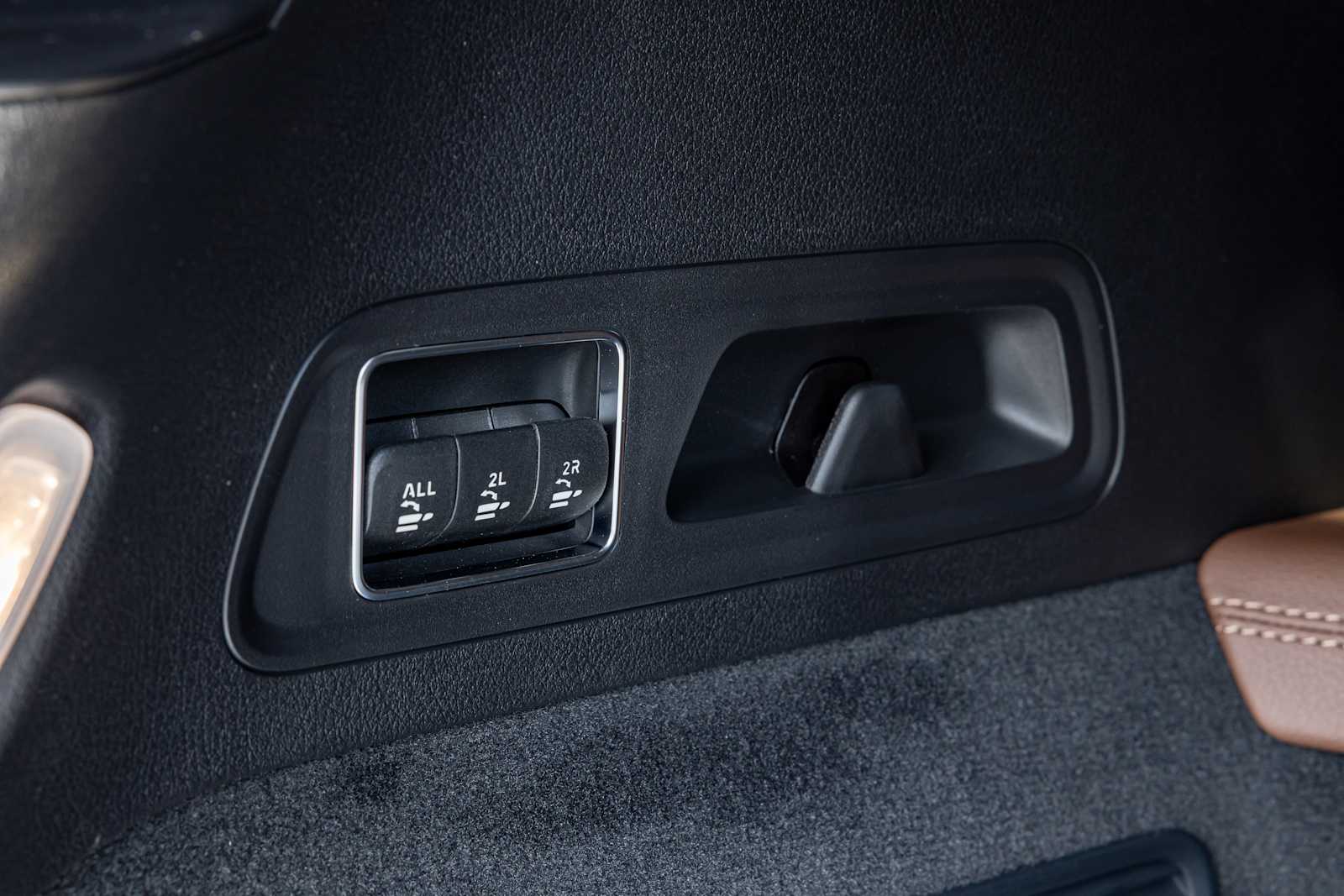 Vehicle image 27 of 31