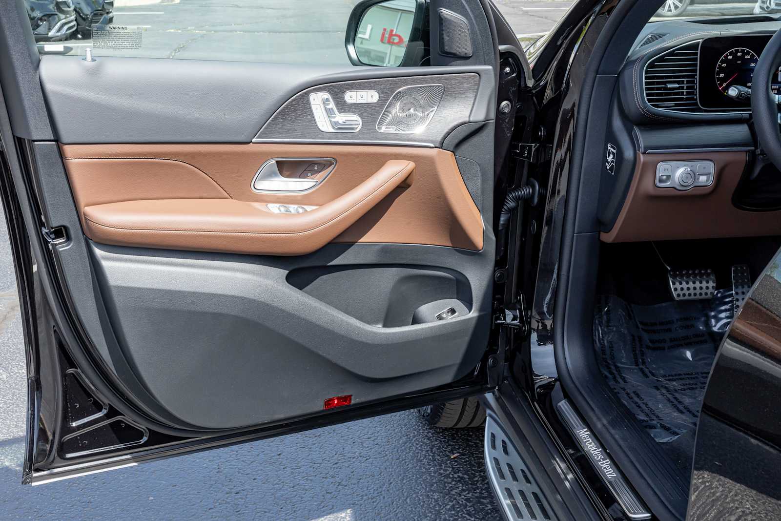 Vehicle image 8 of 31