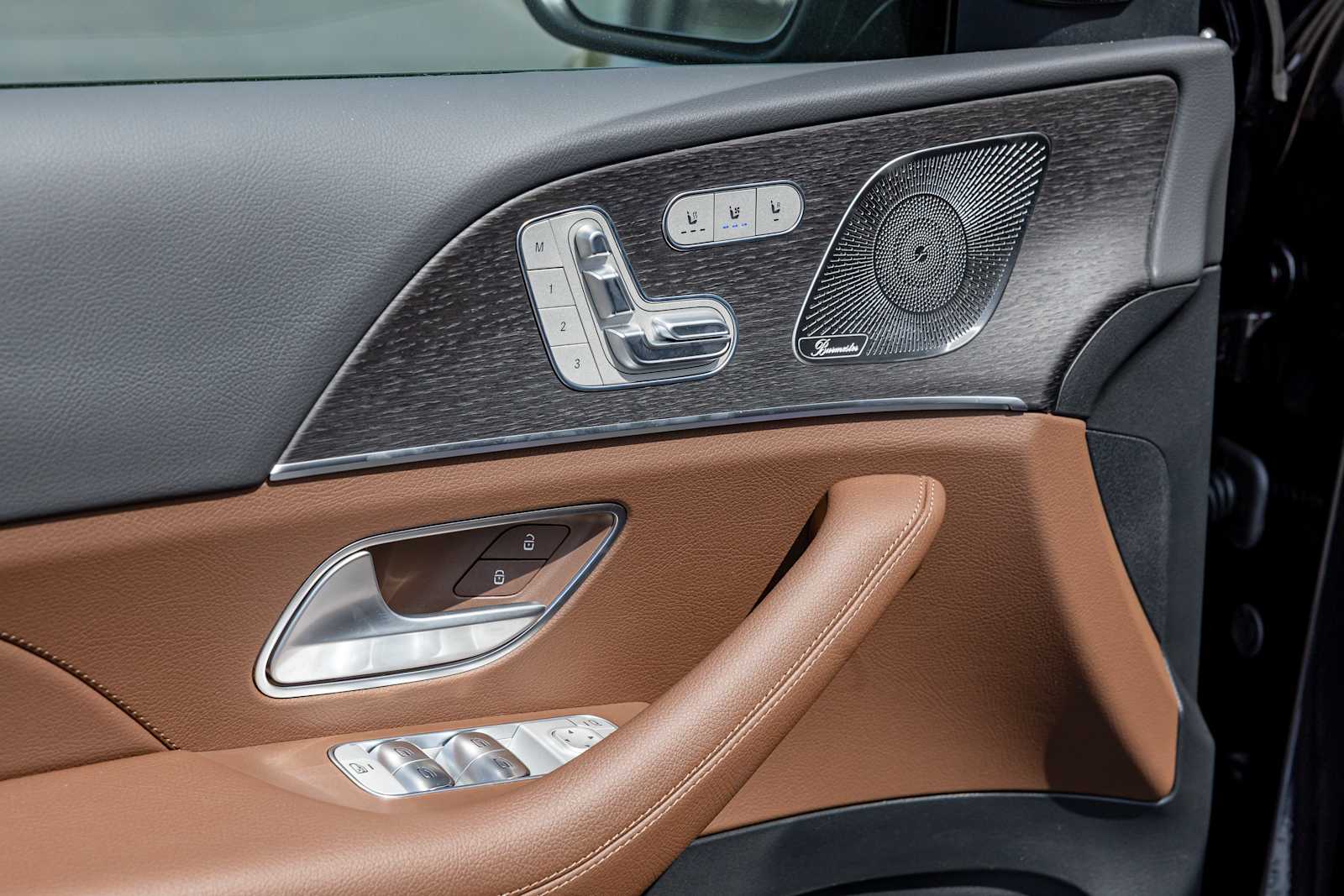 Vehicle image 9 of 31