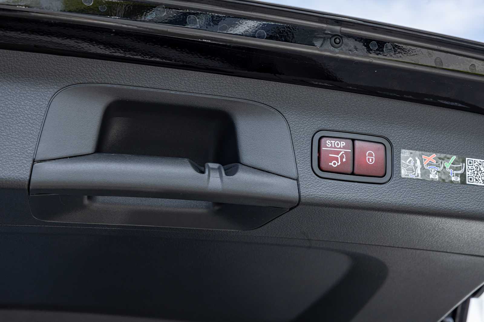 Vehicle image 23 of 31