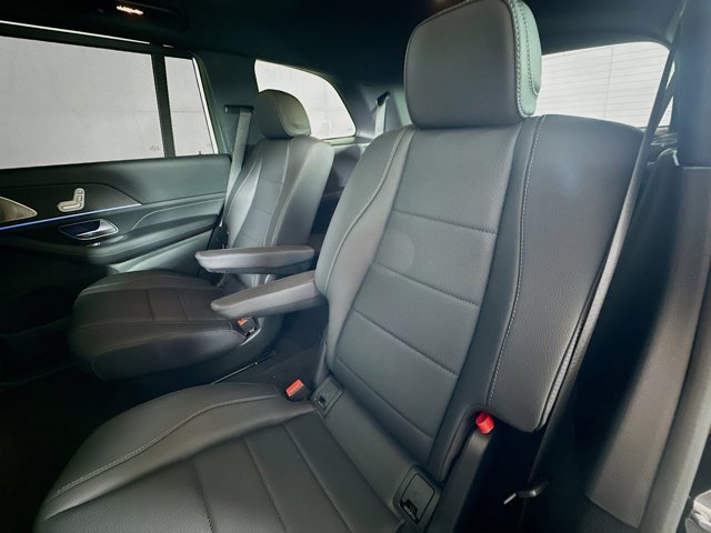 Vehicle image 26 of 35