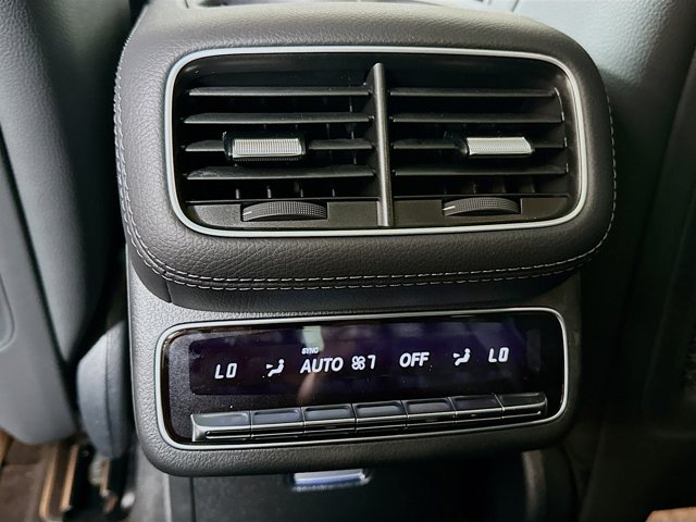 Vehicle image 27 of 35