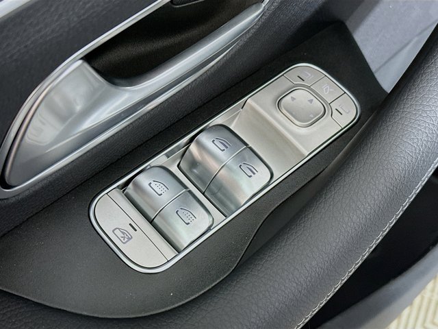 Vehicle image 18 of 35