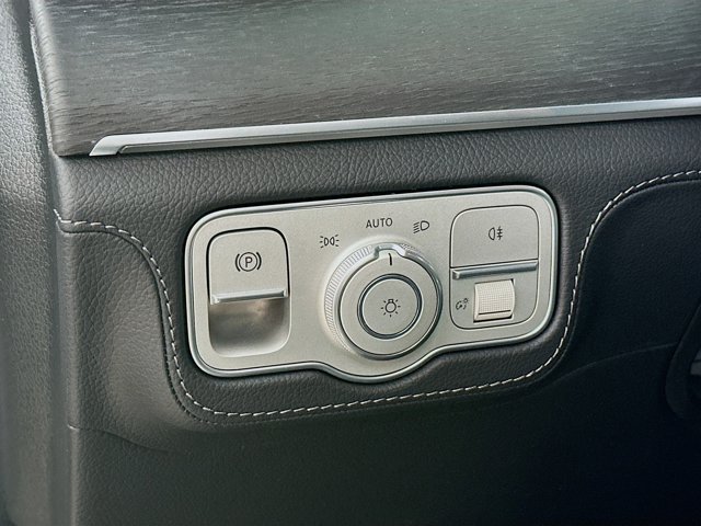 Vehicle image 10 of 35