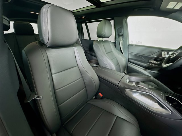 Vehicle image 31 of 35