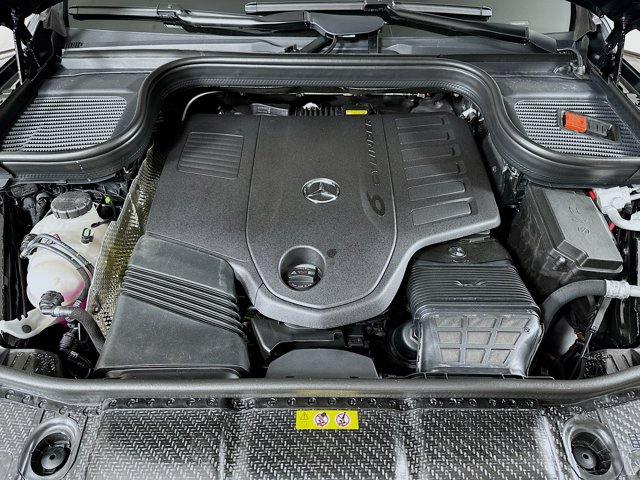Vehicle image 33 of 35
