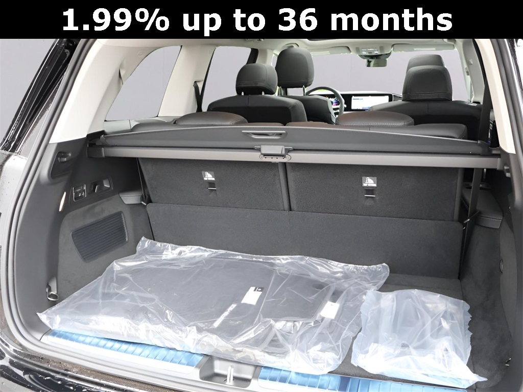 2025 Mercedes-Benz GLS 450 Image 9 of 43