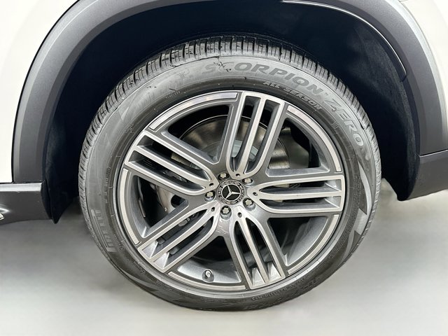 Vehicle image 10 of 35