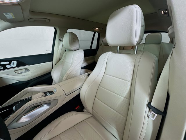 Vehicle image 17 of 35