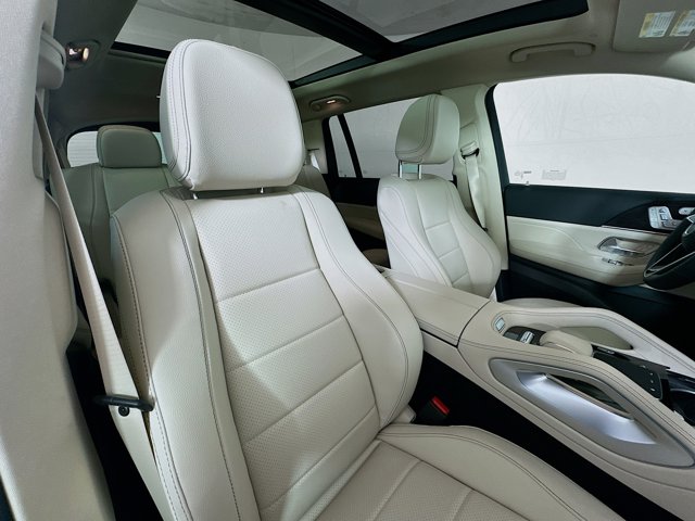 Vehicle image 16 of 35