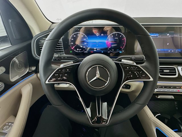 Vehicle image 33 of 35