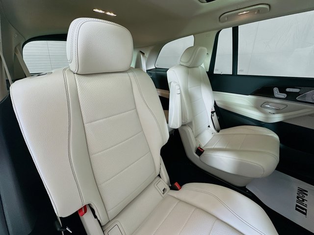 Vehicle image 14 of 35