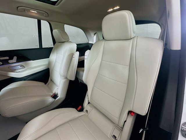 Vehicle image 13 of 35