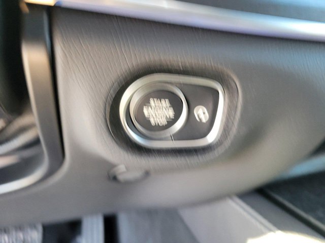 Vehicle image 39 of 42