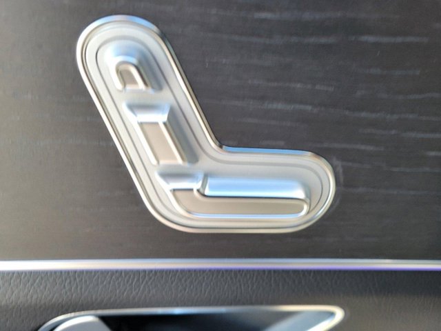 Vehicle image 15 of 42