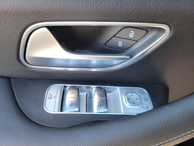 Vehicle image 26 of 42