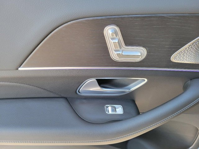 Vehicle image 16 of 42