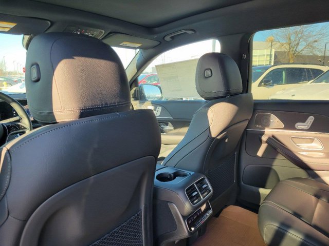 Vehicle image 20 of 42