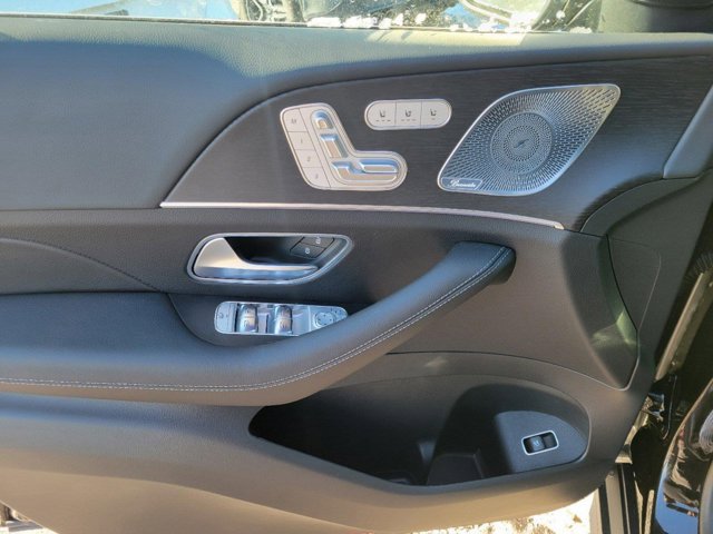 Vehicle image 24 of 42