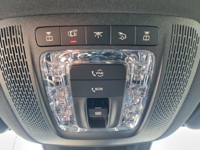 Vehicle image 40 of 42