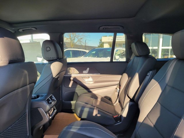 Vehicle image 19 of 42