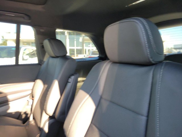 Vehicle image 18 of 42