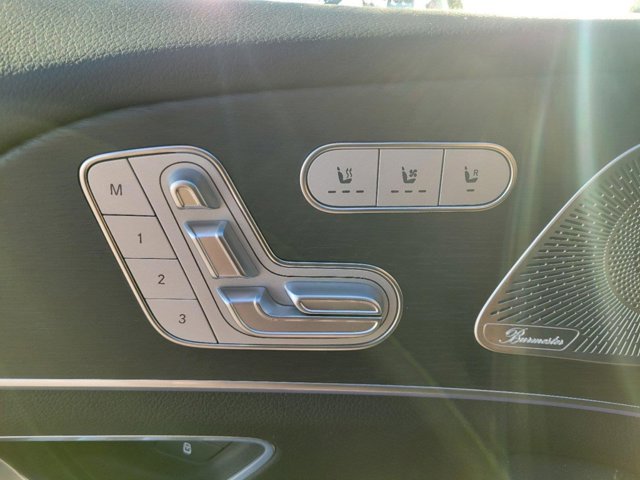 Vehicle image 25 of 42