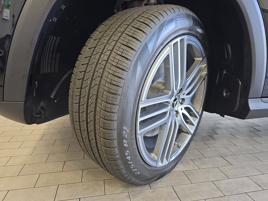Vehicle image 36 of 40