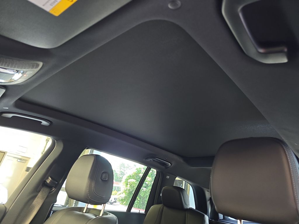 Vehicle image 33 of 40