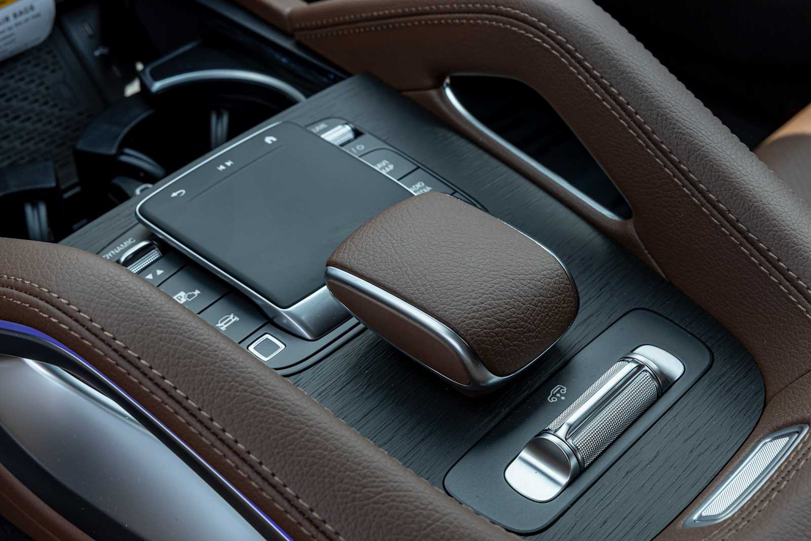 Vehicle image 25 of 28