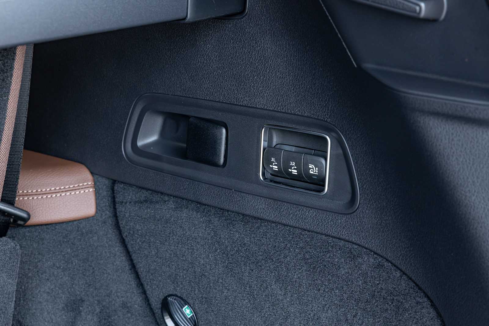Vehicle image 21 of 28