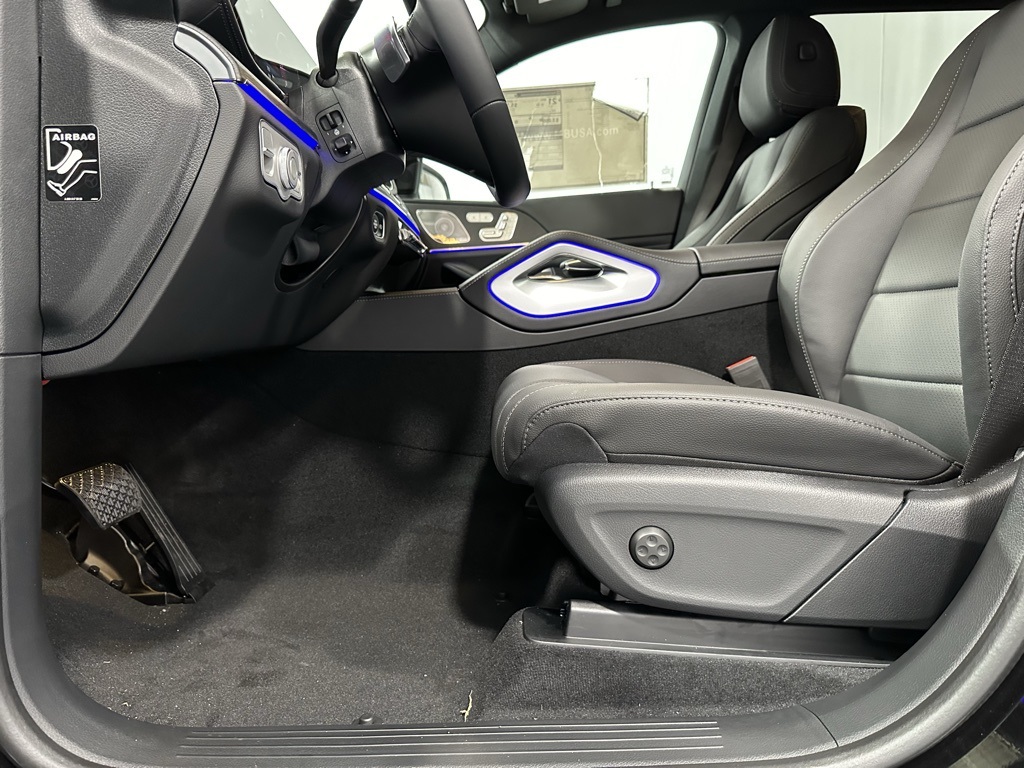 Vehicle image 11 of 24