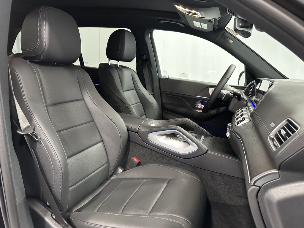 Vehicle image 17 of 24