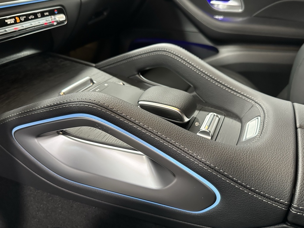 Vehicle image 14 of 24