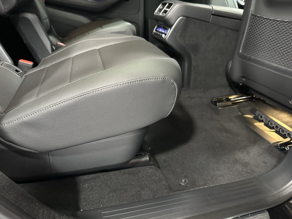 Vehicle image 20 of 24