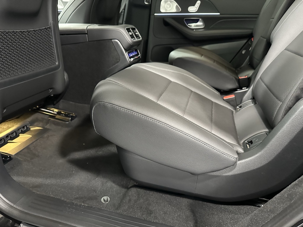 Vehicle image 18 of 24